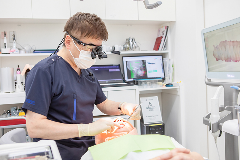 取り外せる透明矯正で、ストレスのない毎日を